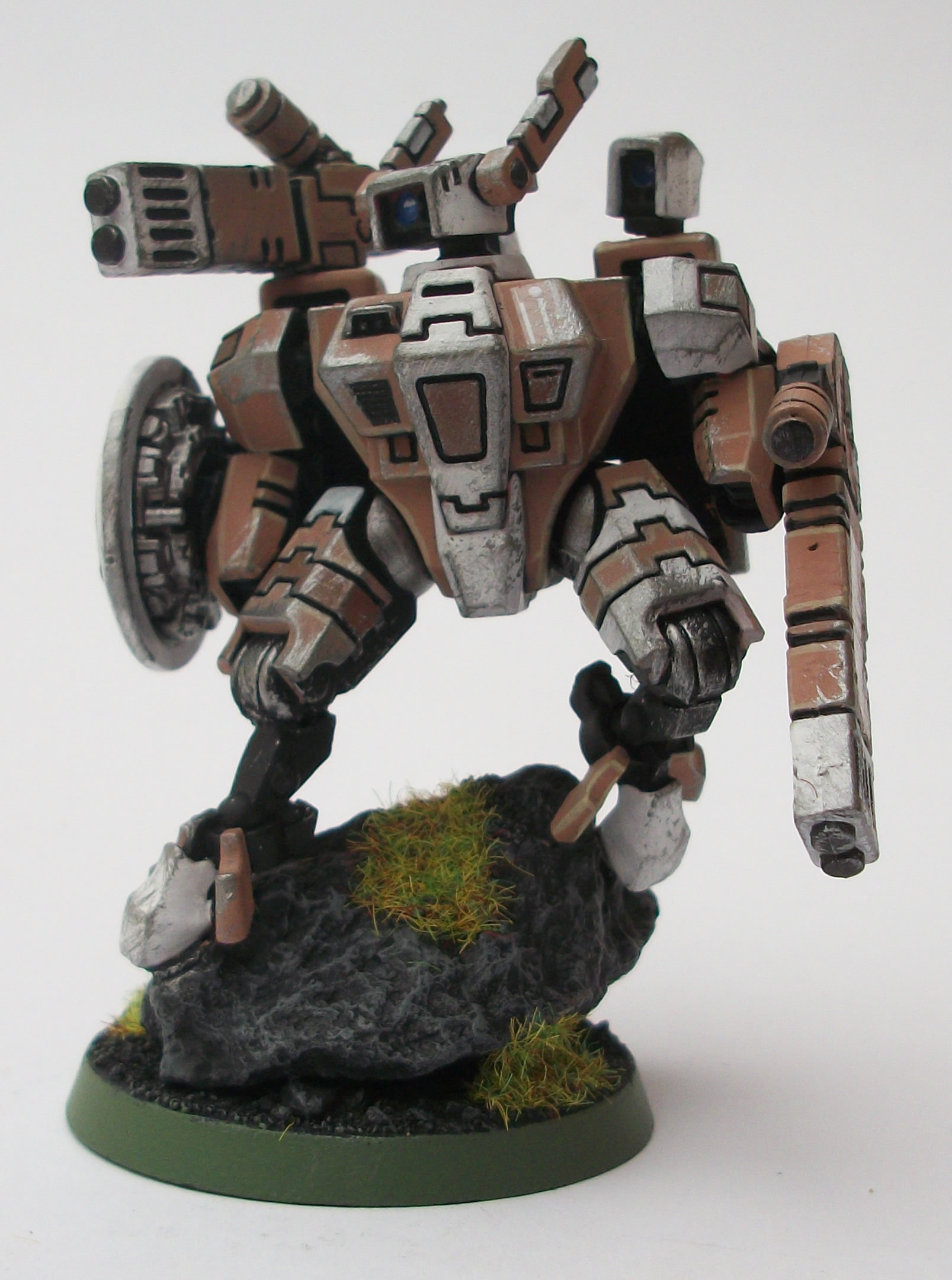 Tau Crisis Suit – OnTableTop – Home of Beasts of War